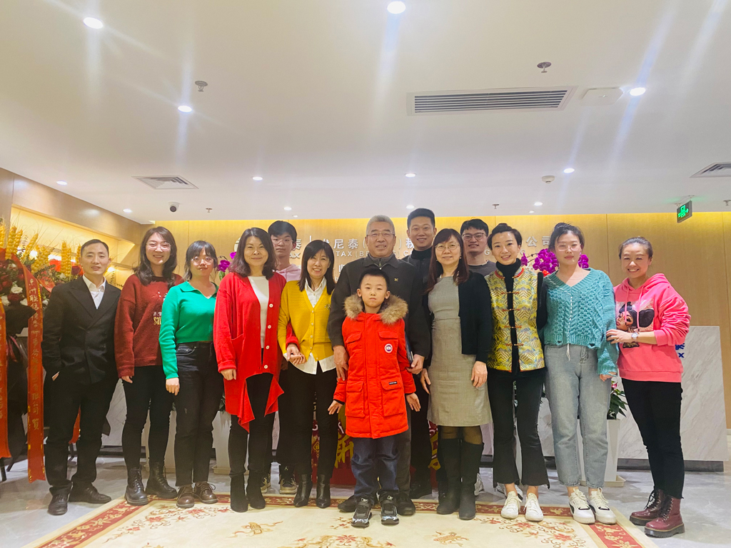 unitax劉總與大家一起過年  (2).jpg